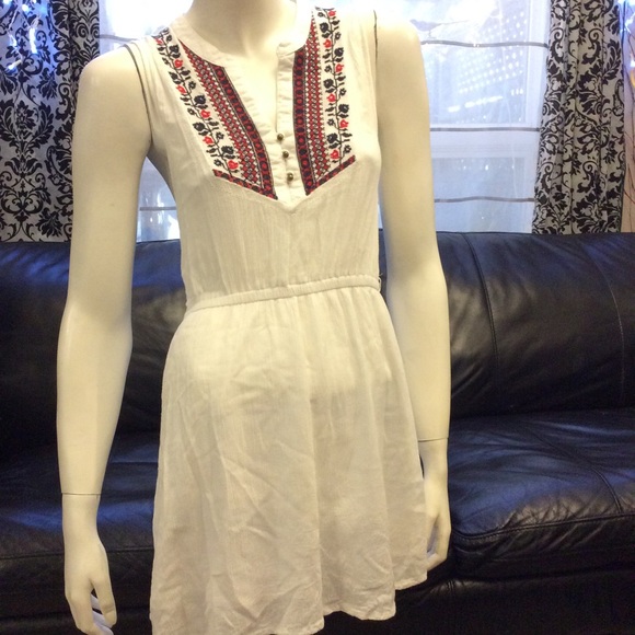 Forever 21 Dresses & Skirts - White sleeveless boho cross stitch mini dress